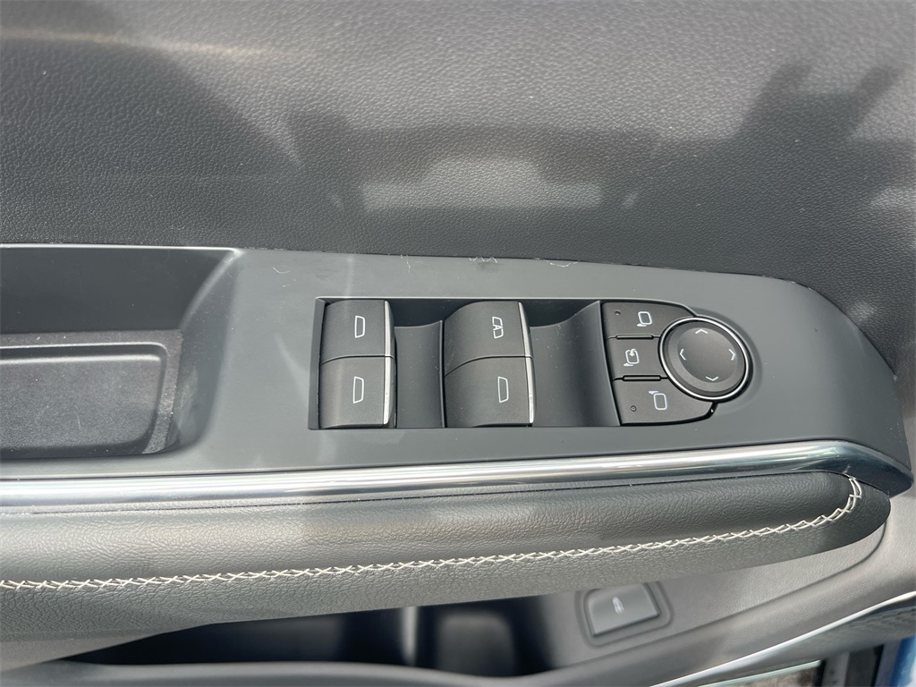 Vehicle image 30 of 42