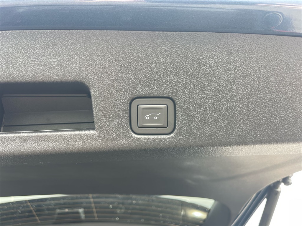 Vehicle image 34 of 42