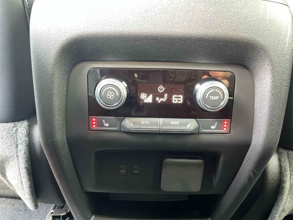 Vehicle image 14 of 42