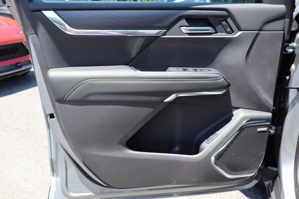 Vehicle image 7 of 23