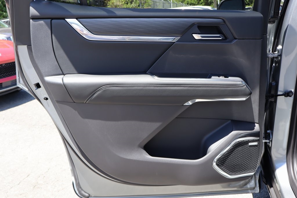 Vehicle image 14 of 23