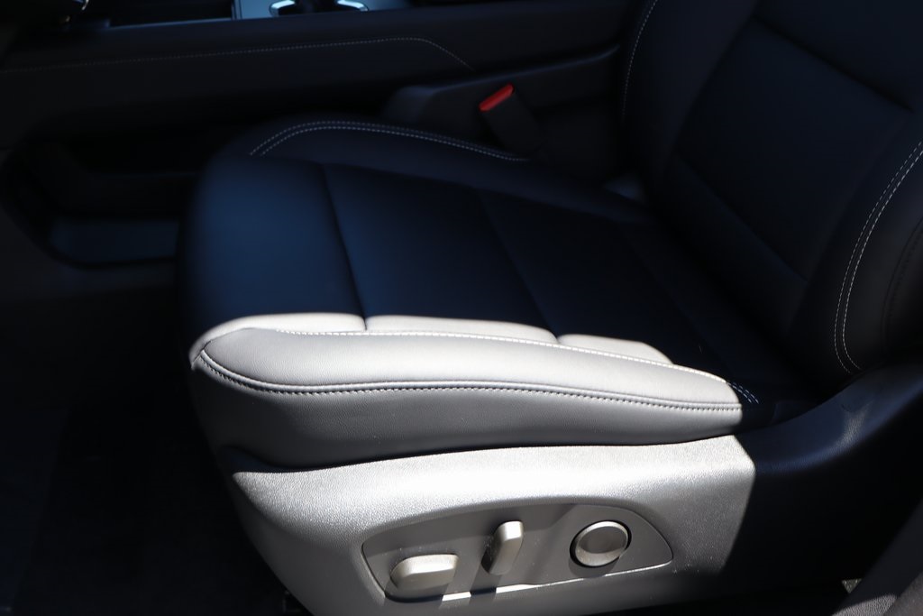 Vehicle image 9 of 23