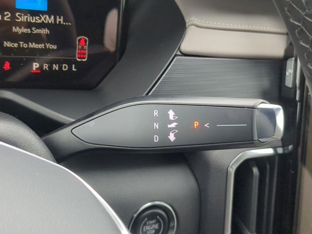 Vehicle image 17 of 21