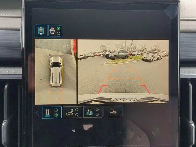 Vehicle image 14 of 21