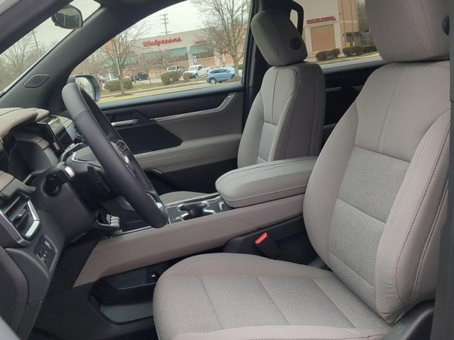 Vehicle image 8 of 21