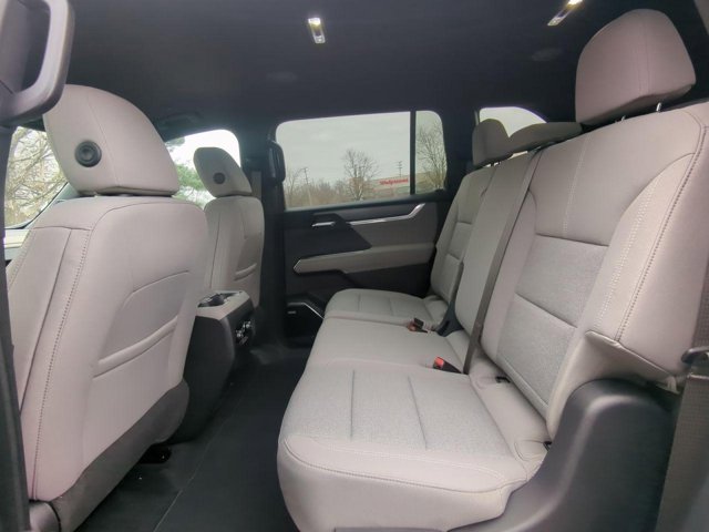 Vehicle image 19 of 21