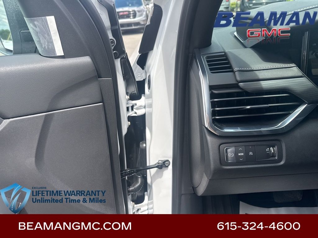 Vehicle image 15 of 32