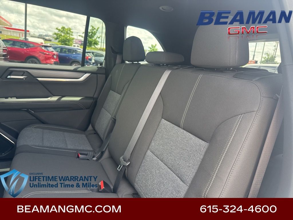 Vehicle image 28 of 32