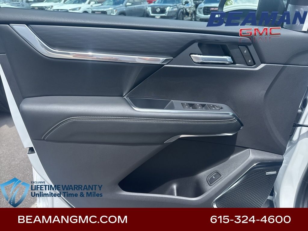 Vehicle image 13 of 32