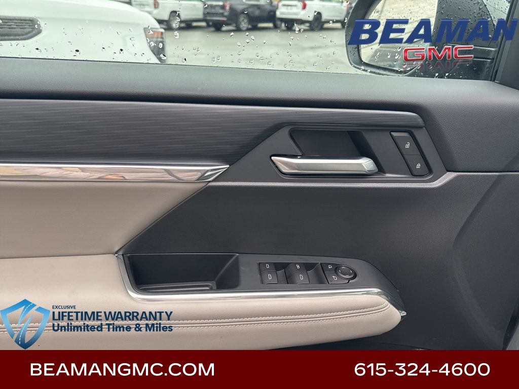 Vehicle image 13 of 34