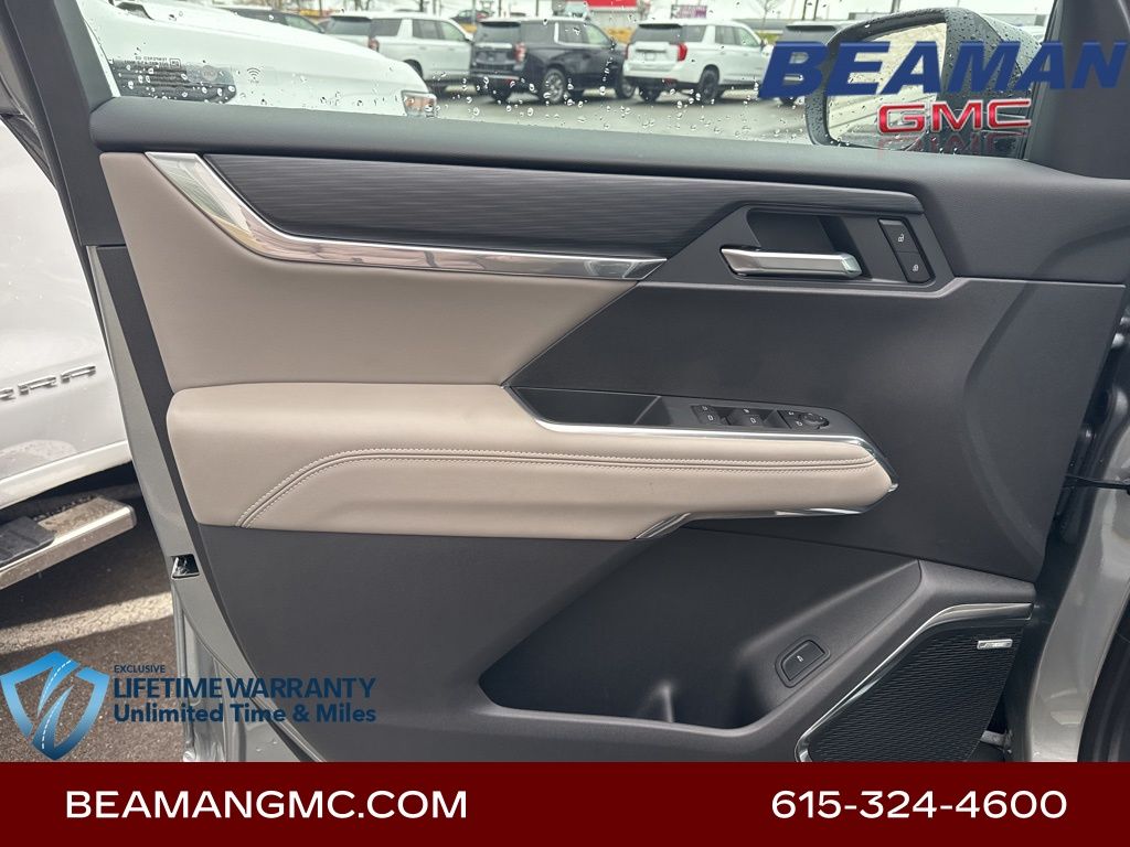 Vehicle image 12 of 34