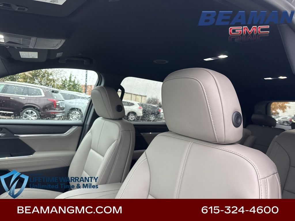 Vehicle image 23 of 34