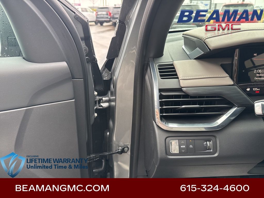 Vehicle image 14 of 34