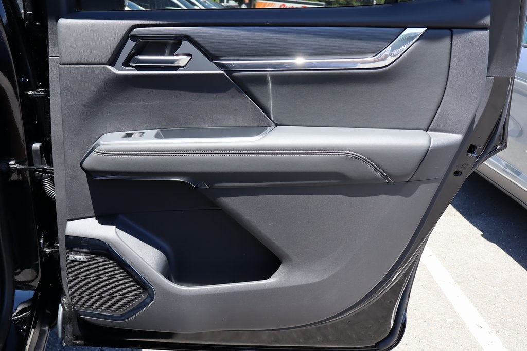 Vehicle image 17 of 23