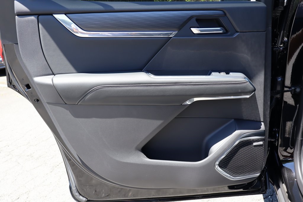 Vehicle image 14 of 23
