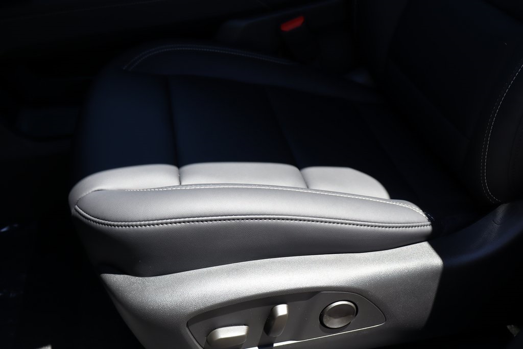 Vehicle image 9 of 23