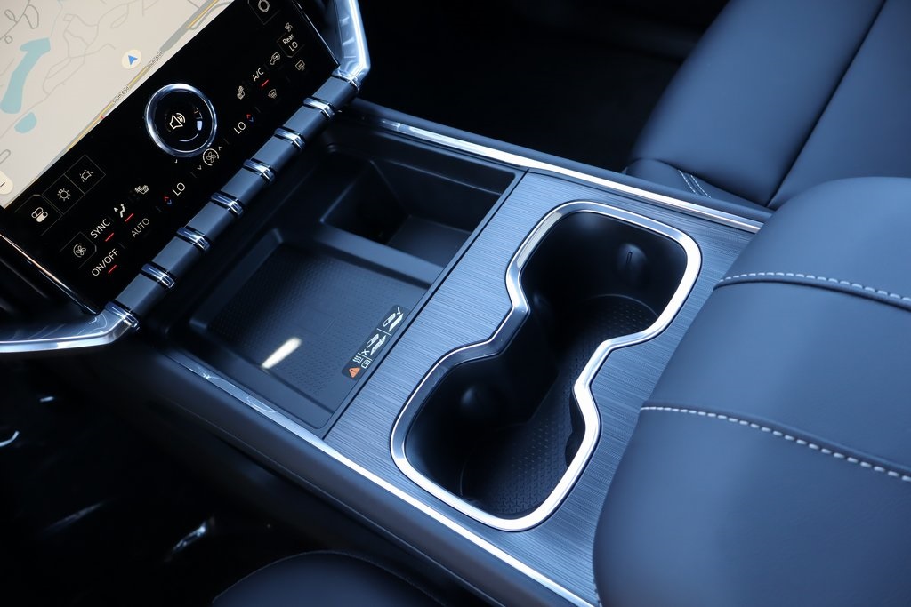 Vehicle image 13 of 23