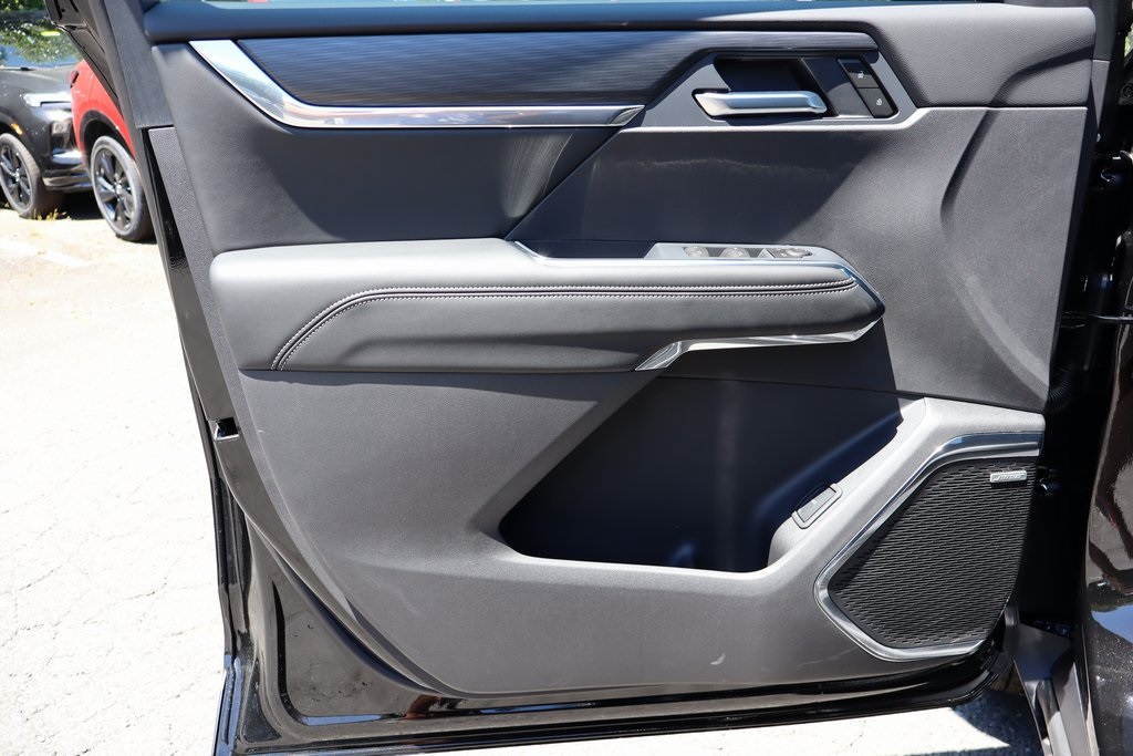 Vehicle image 7 of 23