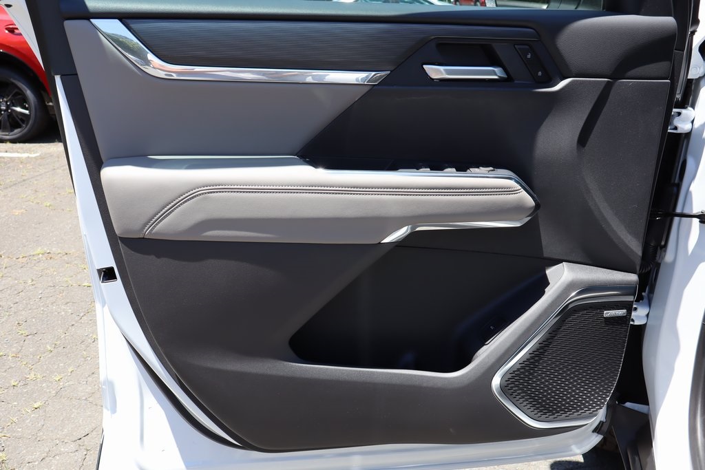 Vehicle image 7 of 23