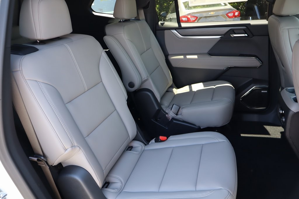 Vehicle image 18 of 23