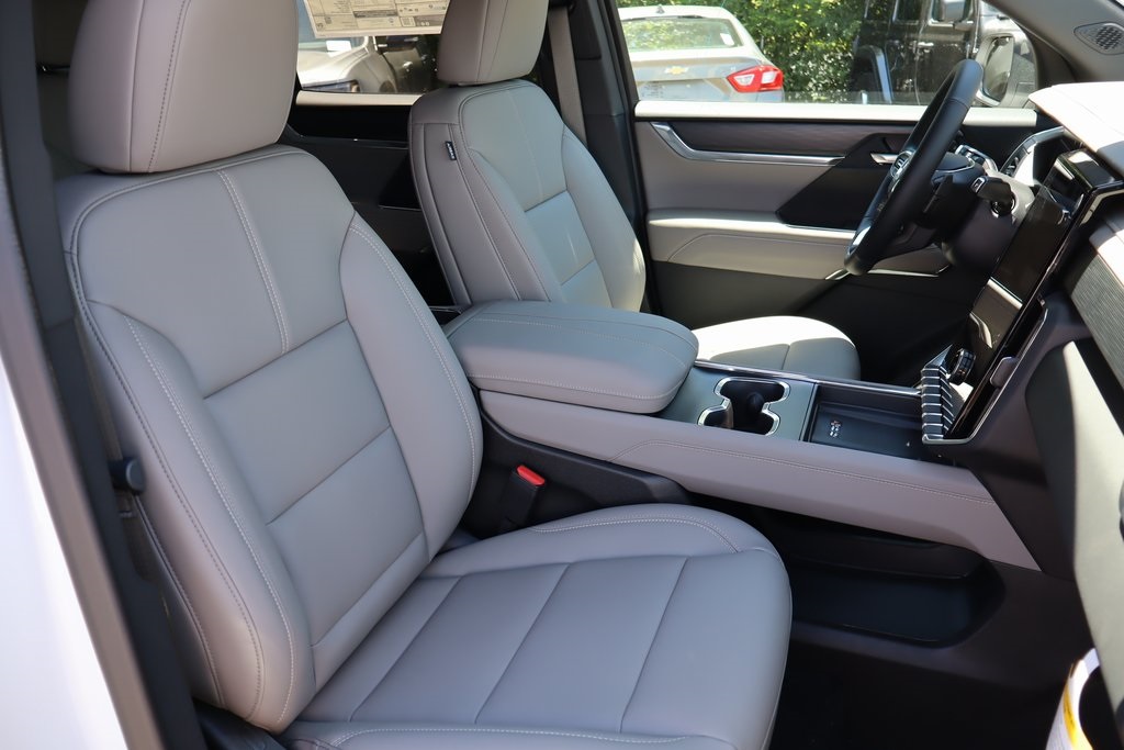 Vehicle image 22 of 23