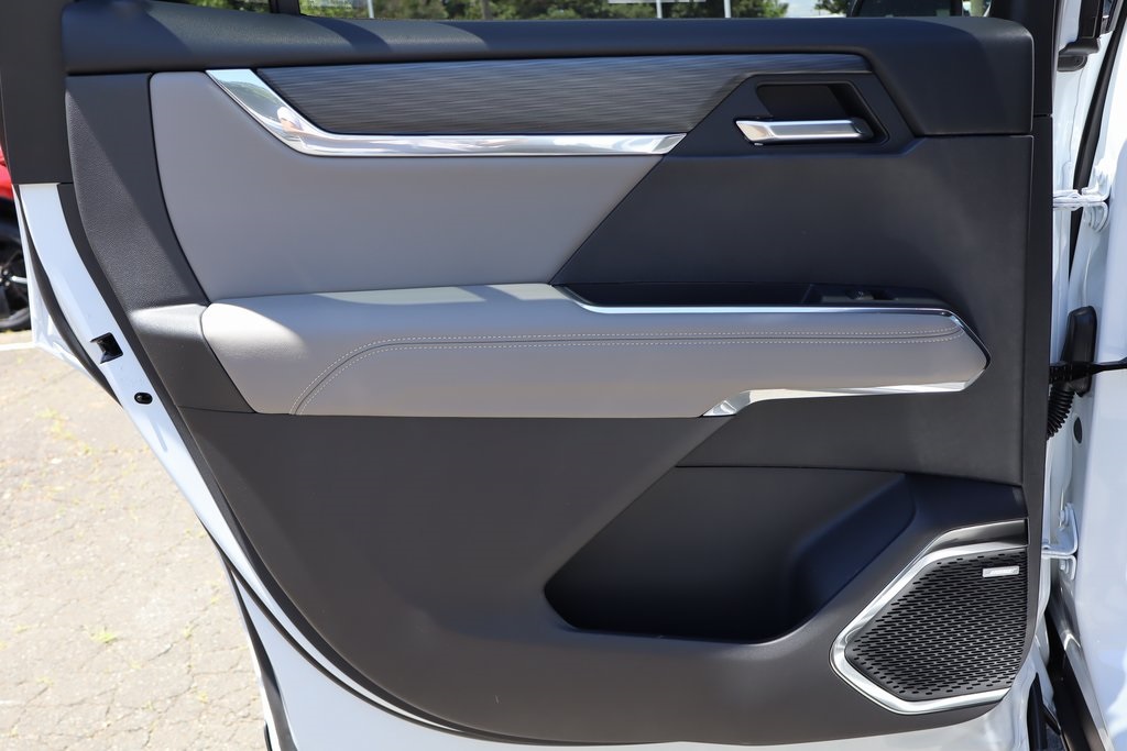 Vehicle image 14 of 23