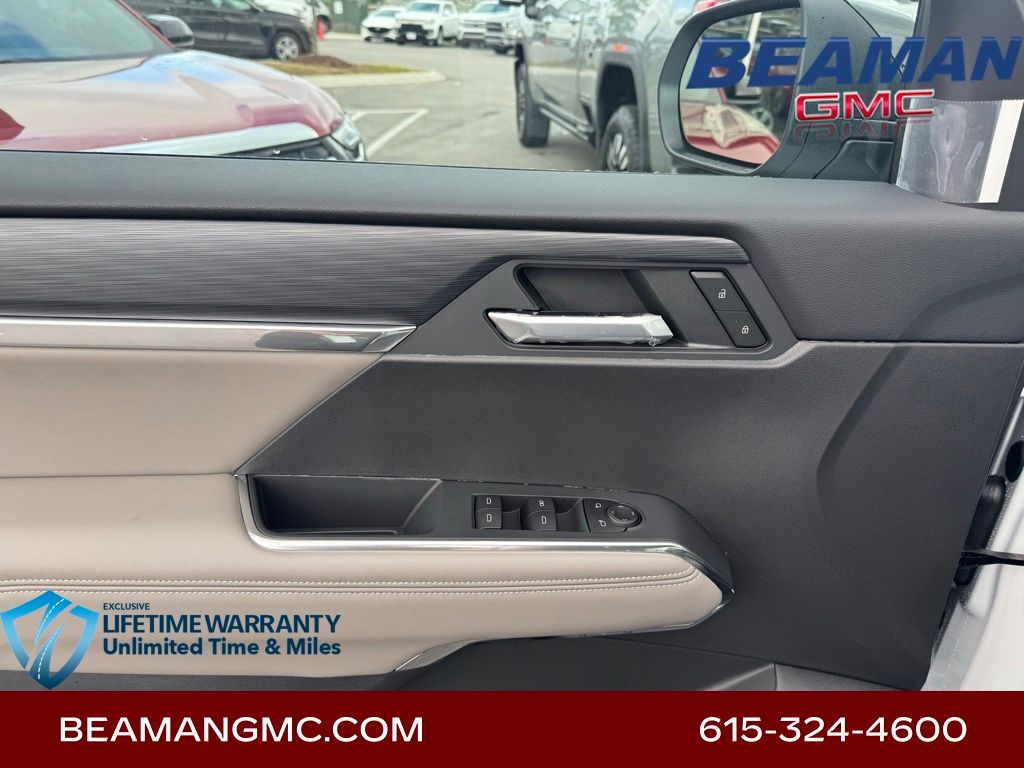 Vehicle image 12 of 32