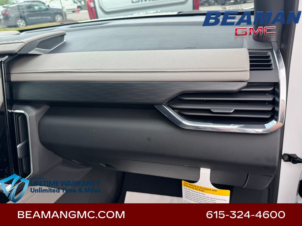 Vehicle image 24 of 32