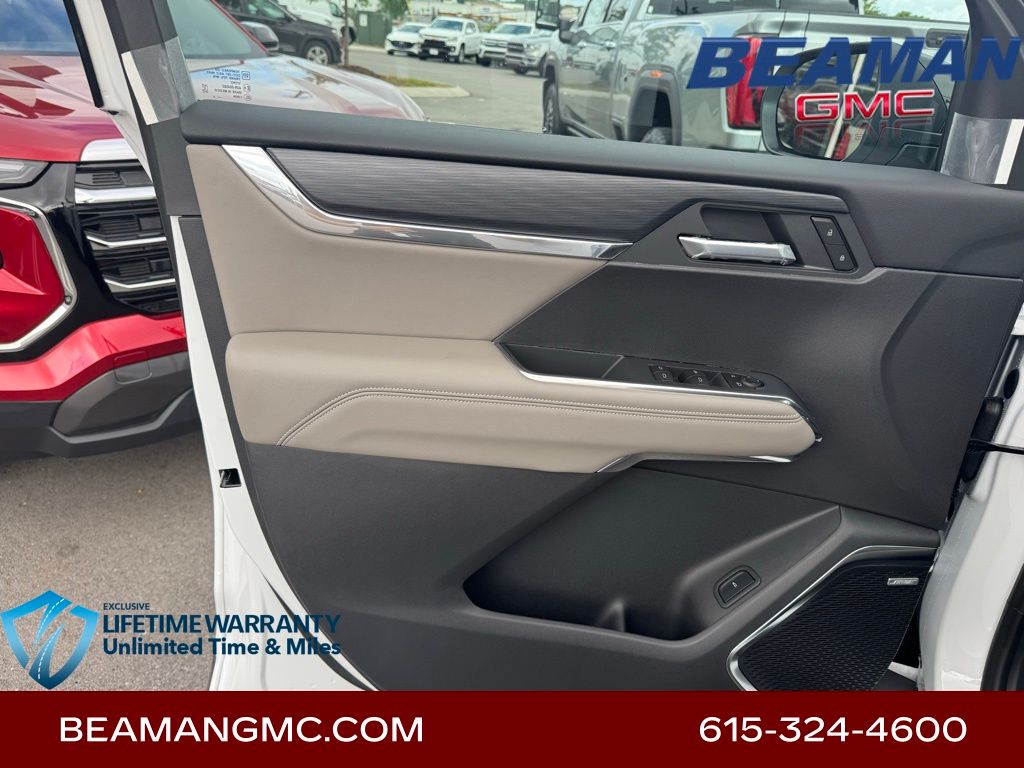 Vehicle image 11 of 32