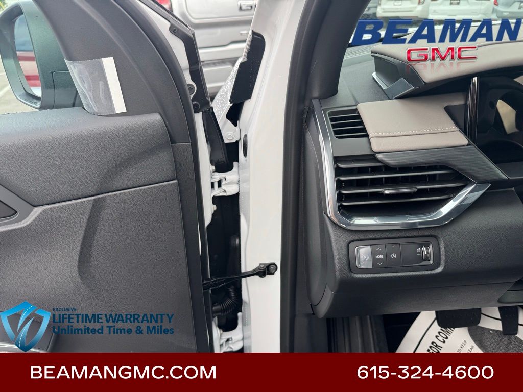 Vehicle image 13 of 32