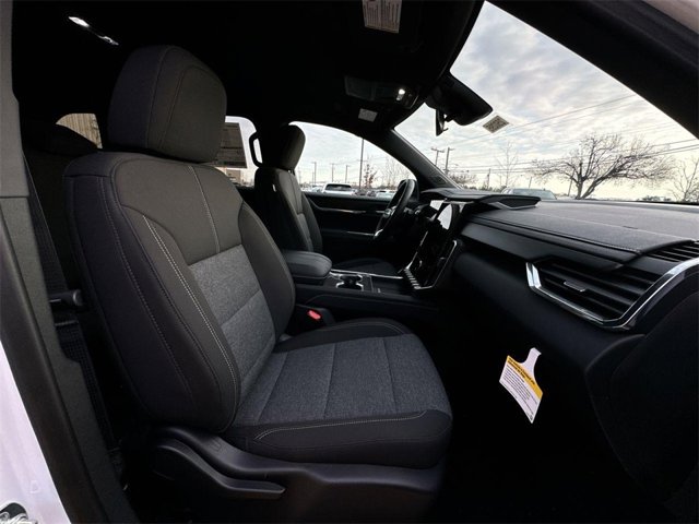 Vehicle image 24 of 26