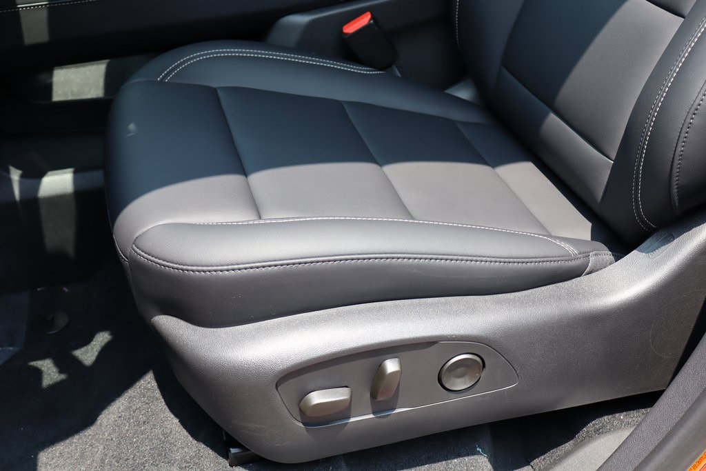 Vehicle image 9 of 23