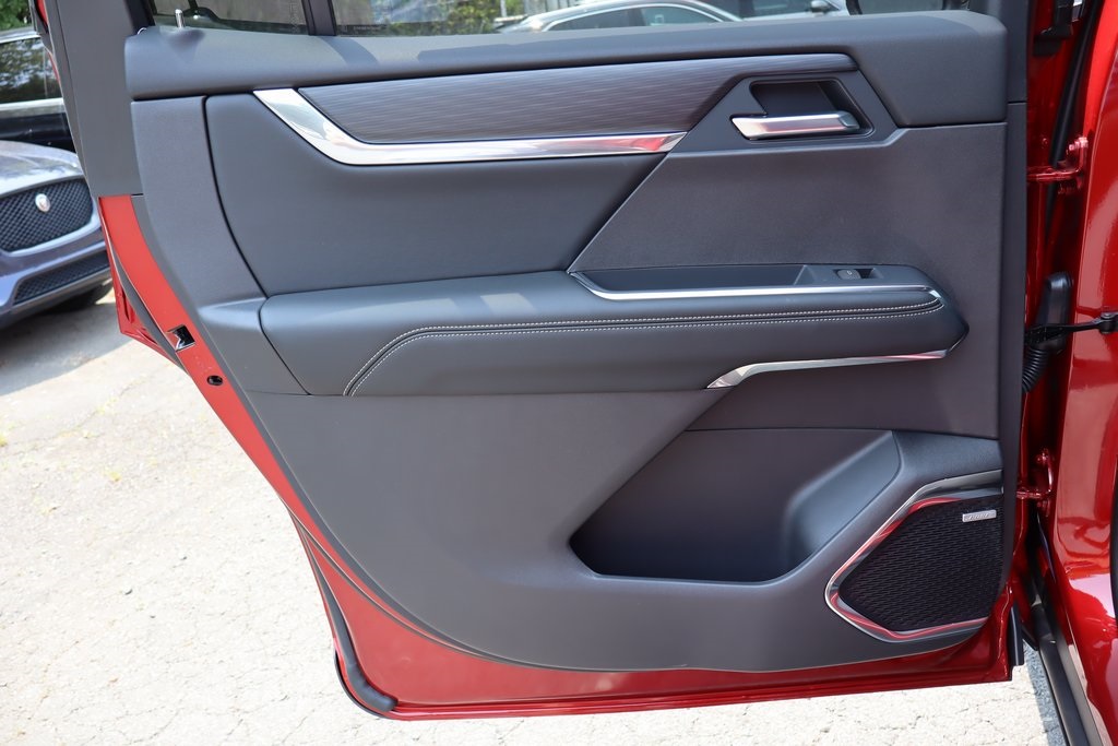 Vehicle image 14 of 23