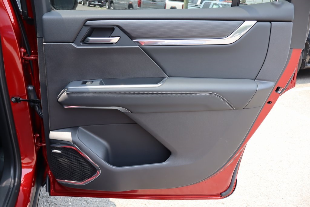Vehicle image 17 of 23
