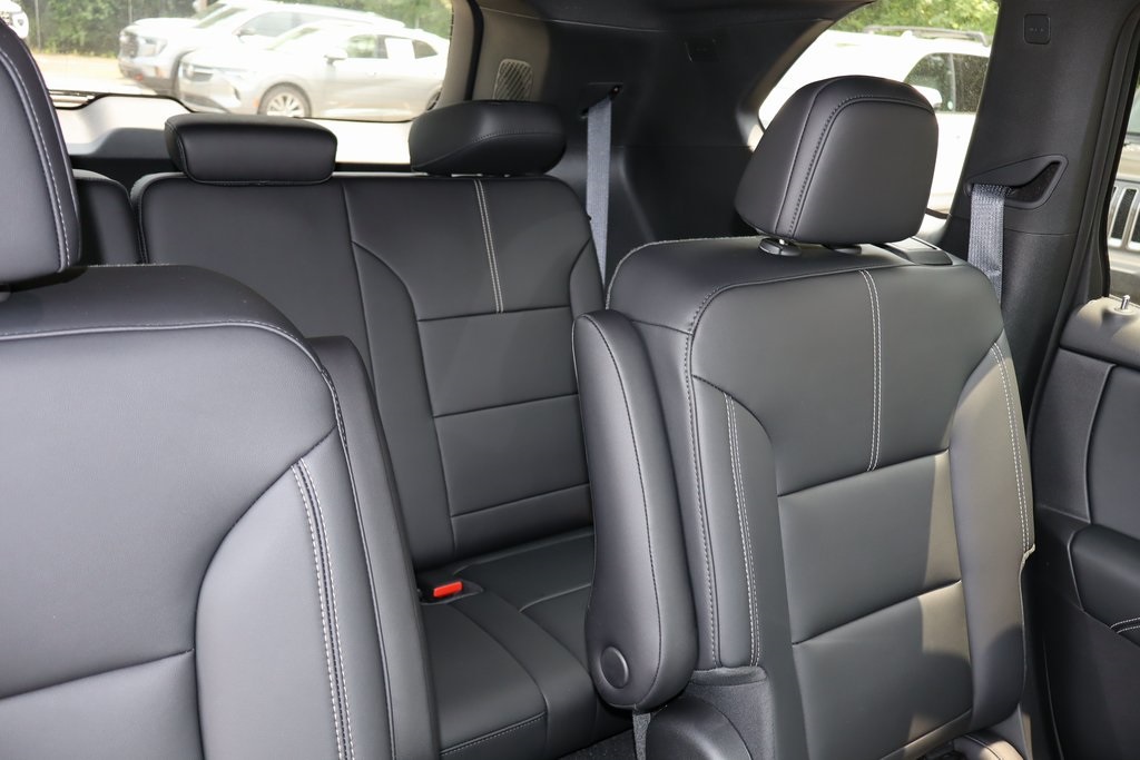 Vehicle image 19 of 23