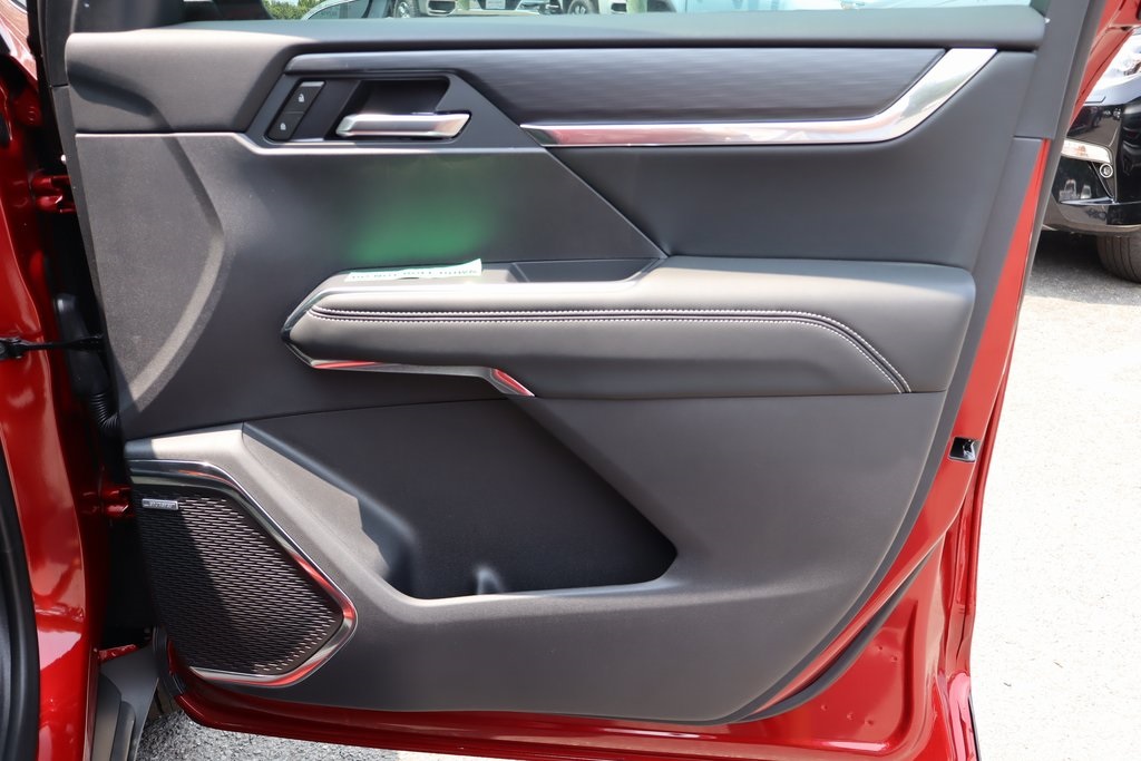 Vehicle image 21 of 23