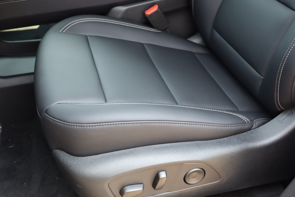 Vehicle image 9 of 23