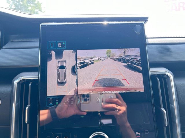 Vehicle image 15 of 23