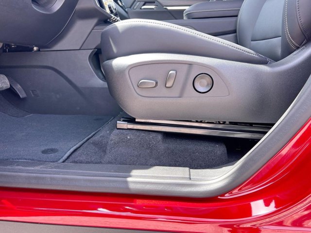 Vehicle image 11 of 23