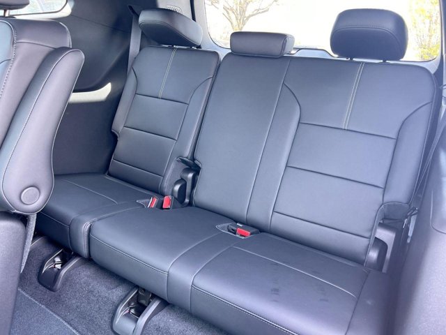 Vehicle image 21 of 23