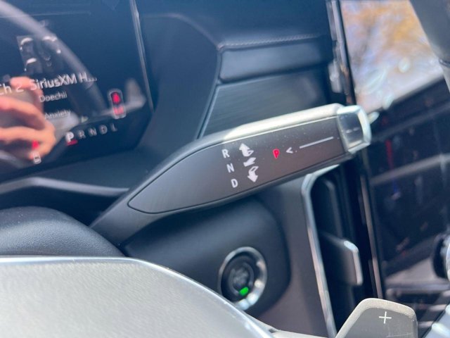 Vehicle image 18 of 23