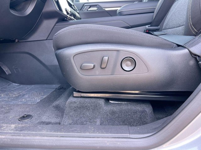 Vehicle image 11 of 24