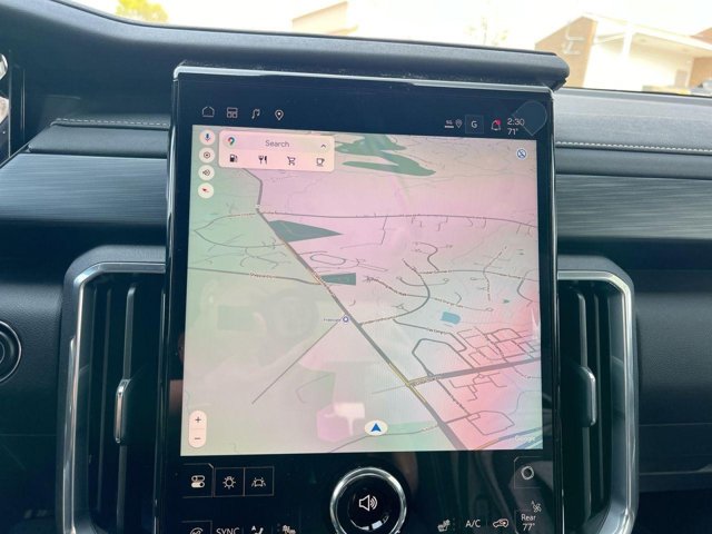 Vehicle image 17 of 24