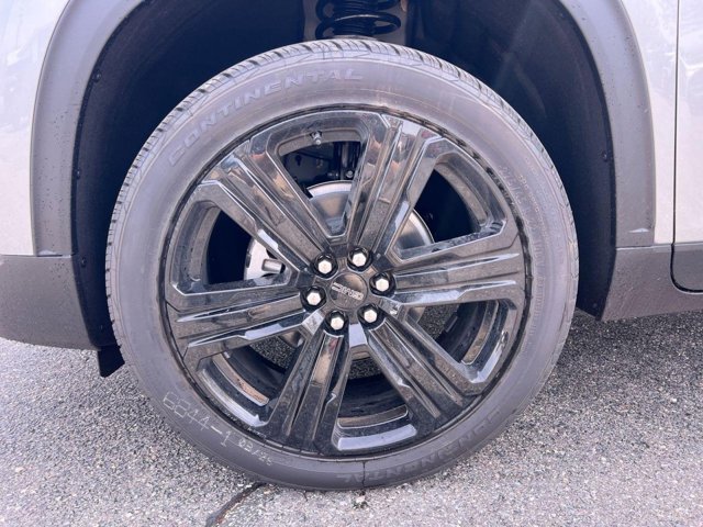 Vehicle image 9 of 24