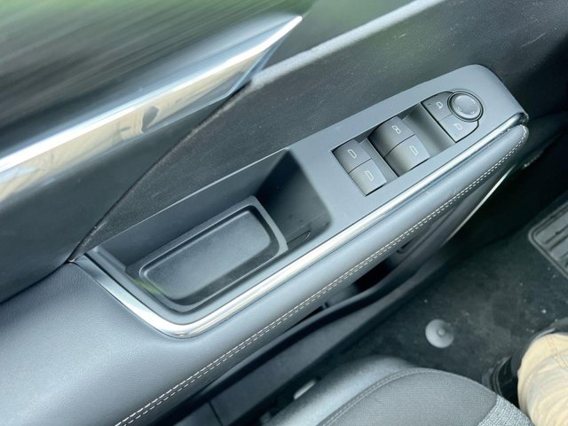 Vehicle image 12 of 24