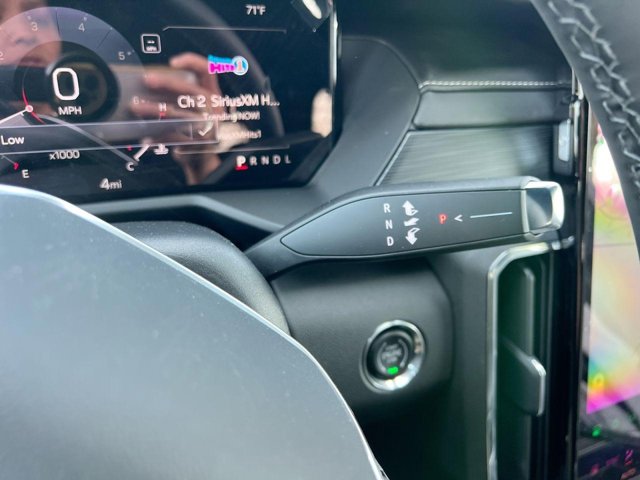 Vehicle image 19 of 24