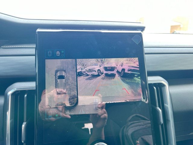 Vehicle image 16 of 24