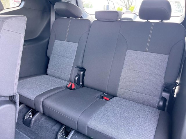 Vehicle image 22 of 24