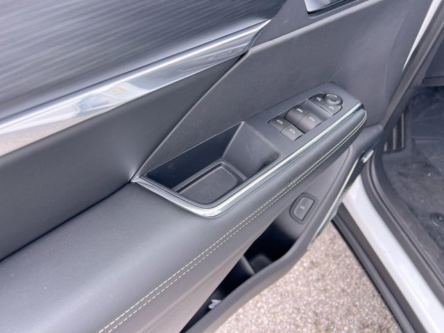 Vehicle image 11 of 20