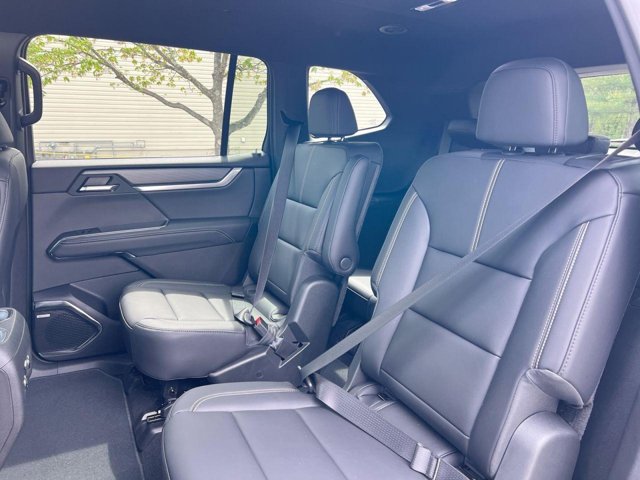 Vehicle image 19 of 21